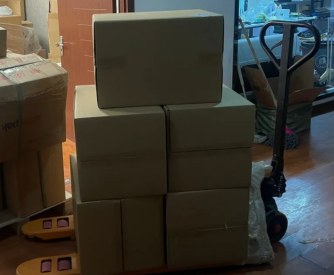 禮盒包裝廠用手動液壓叉車?yán)浀暮锰?>
</div>
<span>2023-07-25</span>
</div>
<div   id=